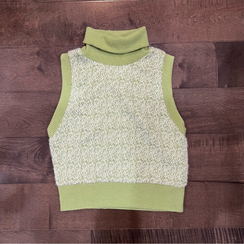 Green and White Knitted Sleeveless Turtle Neck